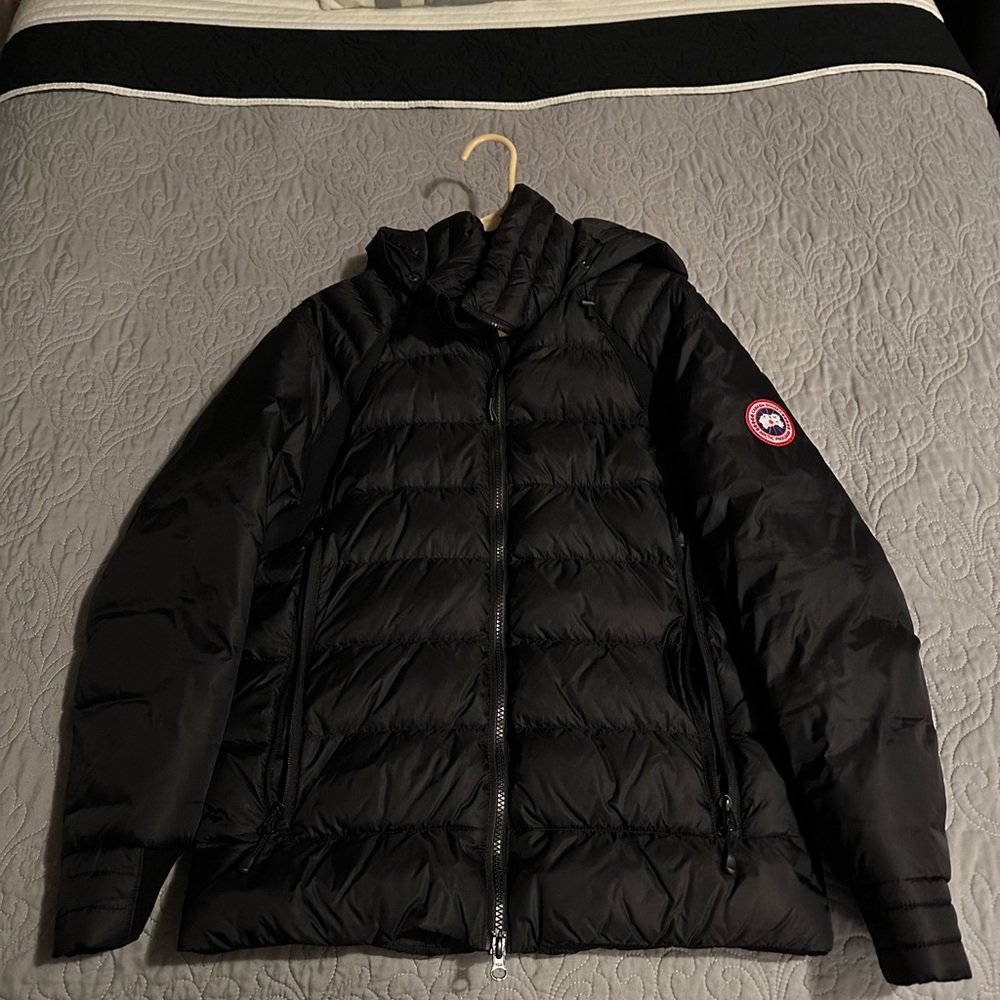 Canada Goose Hybridge Puffer Jacket Men’s Small in Black.